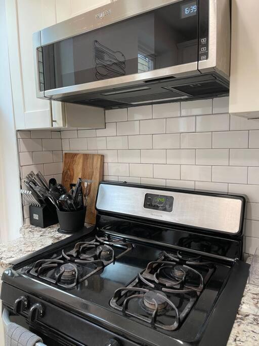 Apartamento Derive Stays - Affordable Brooklyn Apt. W/ Balcony *
